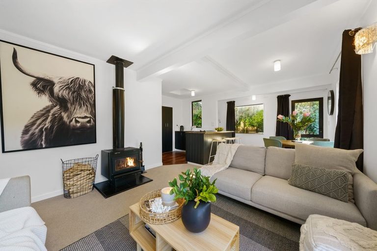 Photo of property in 49 Airlie Road, Plimmerton, Porirua, 5026