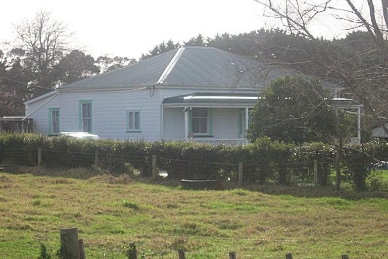 Photo of property in 32 West Coast Road, Te Kopuru, 0371