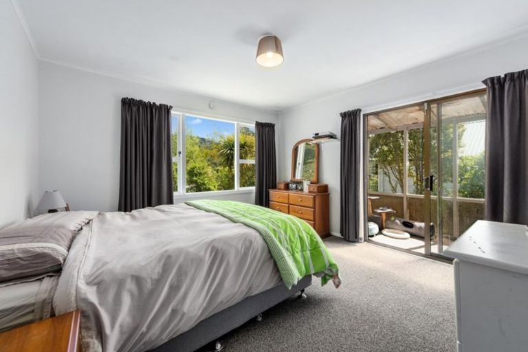 Photo of property in 95 Horoeka Street, Stokes Valley, Lower Hutt, 5019