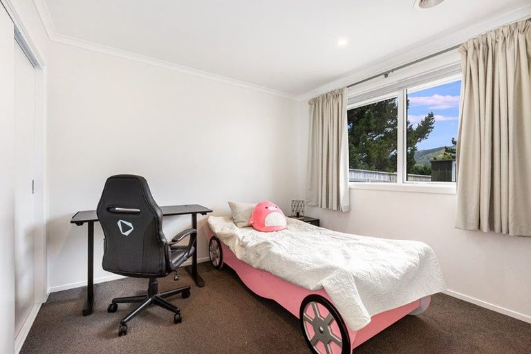 Photo of property in 9 Wairau Lane, Aotea, Porirua, 5024