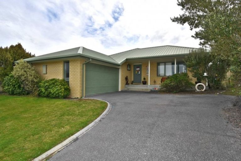 Photo of property in 65 Orlando Crescent, Waimairi Beach, Christchurch, 8083
