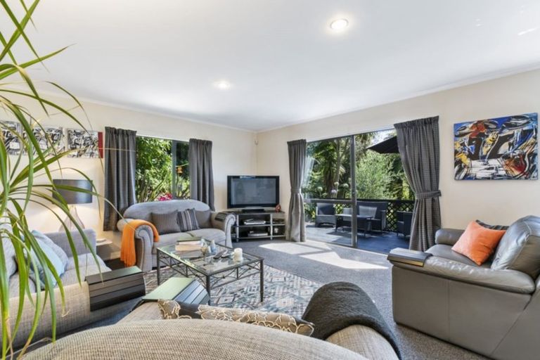 Photo of property in 1/121 Godley Road, Green Bay, Auckland, 0604