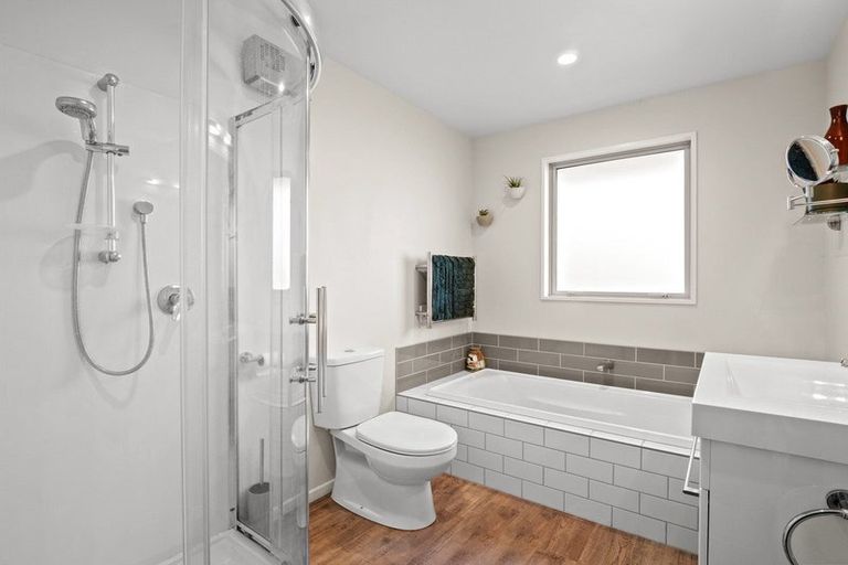 Photo of property in 28 Woodstock Road, Lower Shotover, Queenstown, 9304