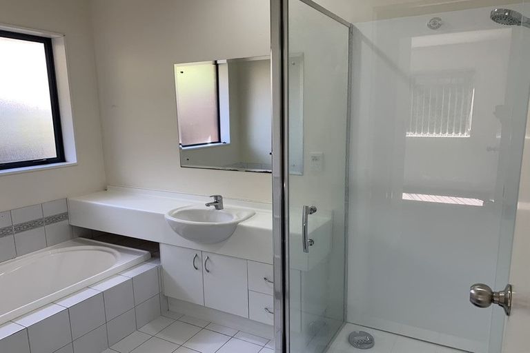 Photo of property in 1/40 Jane Eyre Drive, Somerville, Auckland, 2014