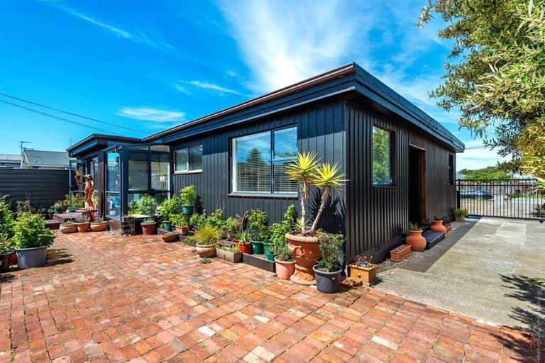 Photo of property in 150 Beach Road, North New Brighton, Christchurch, 8083