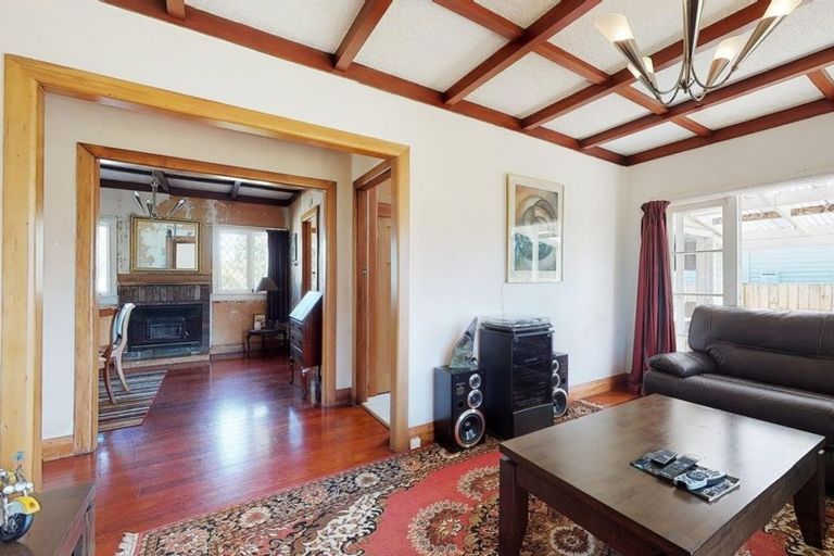 Photo of property in 20 Racecourse Road, Waiuku, 2123