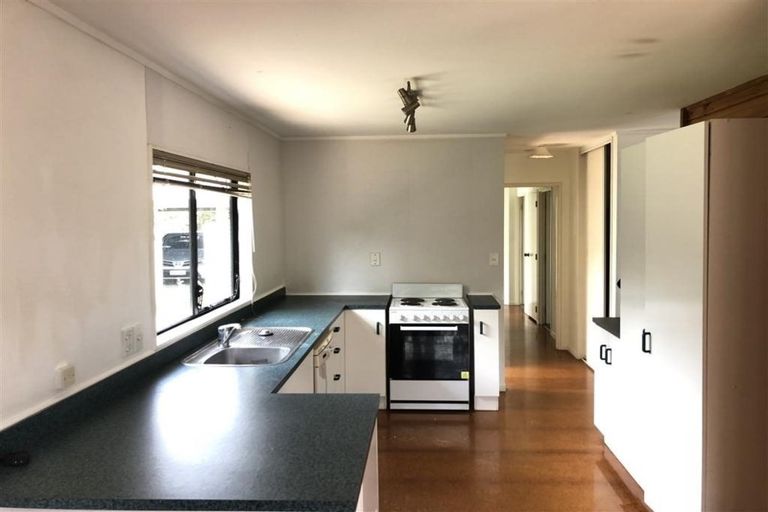 Photo of property in 16 Mallard Place, Unsworth Heights, Auckland, 0632