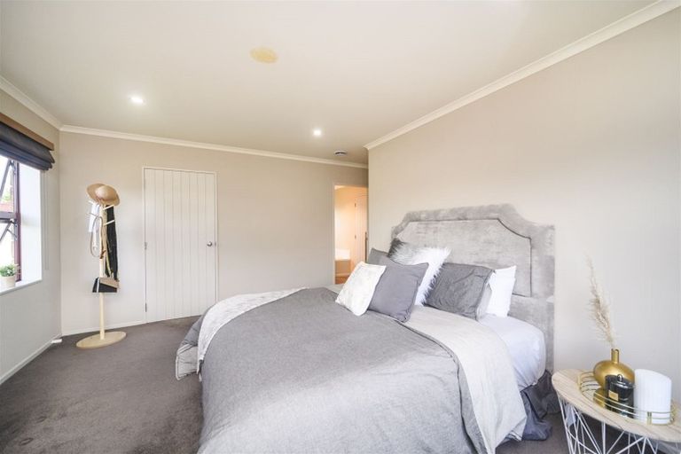 Photo of property in 40 Geneva Terrace, Kelvin Grove, Palmerston North, 4414