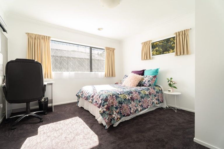 Photo of property in 4 Gifford Grove, Churton Park, Wellington, 6037