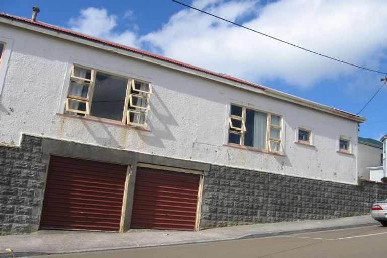 Photo of property in 7 Edge Hill, Mount Victoria, Wellington, 6011