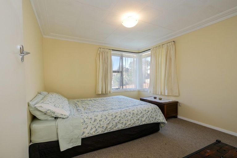 Photo of property in 17 Colquhoun Street, Glenross, Dunedin, 9011