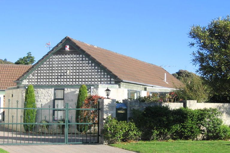 Photo of property in 17 Kauri Street, Eastbourne, Lower Hutt, 5013