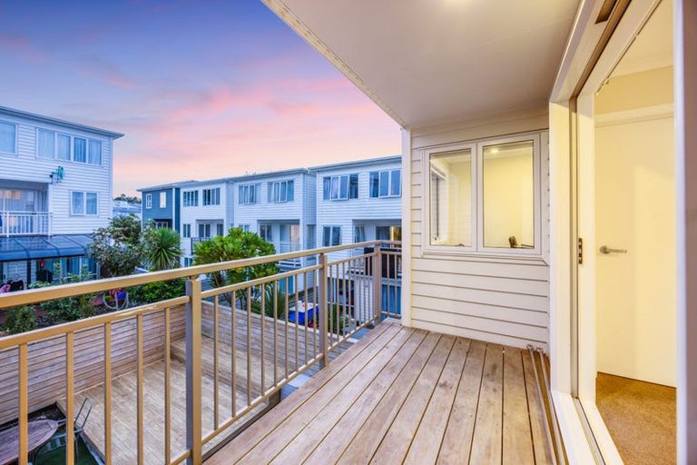 Photo of property in 10 Panakenake Way, Flat Bush, Auckland, 2019