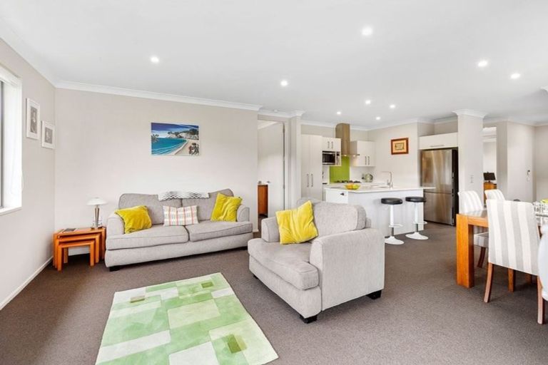 Photo of property in 20 Mervyn Kemp Drive, Tawa, Wellington, 5028