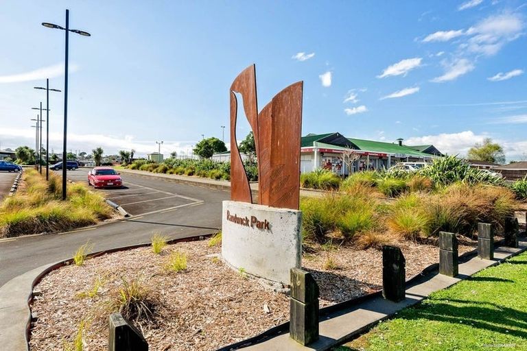 Photo of property in 23 Riverton Drive, Randwick Park, Auckland, 2105