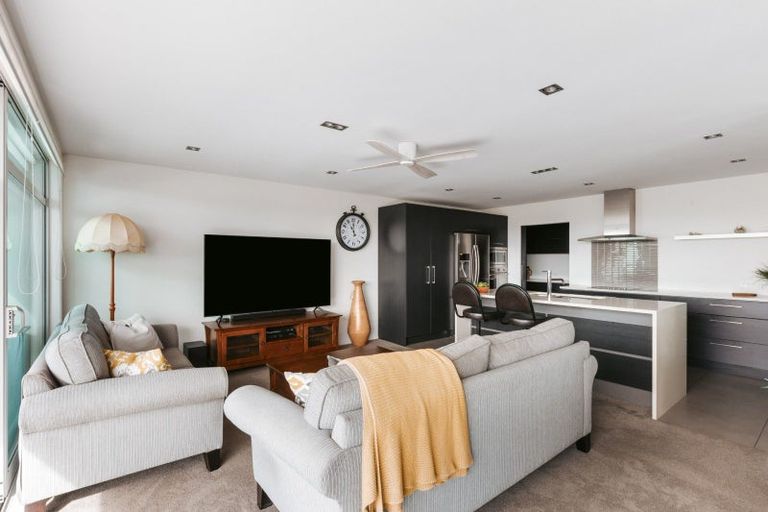 Photo of property in Palm Cove Apartments, 302/6 Tawa Street, Mount Maunganui, 3116