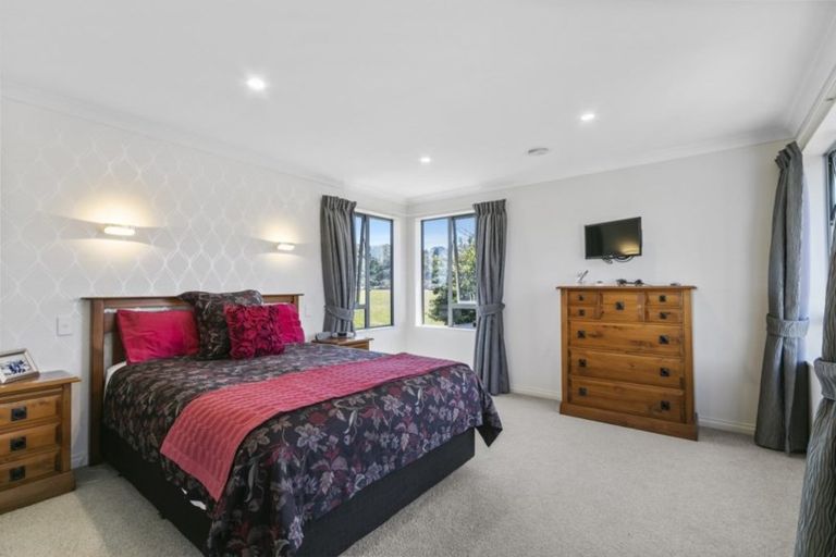 Photo of property in 8c Glen Iris Grove, Woburn, Lower Hutt, 5010