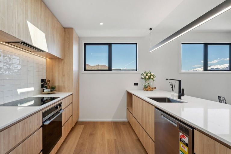 Photo of property in 21 Fenton Avenue, Wanaka, 9305