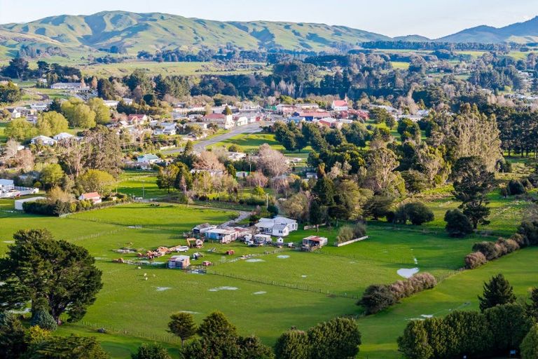 Photo of property in 14 Carters Road, Eketahuna, 4900