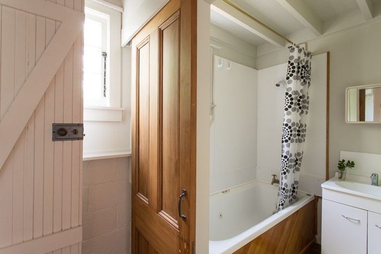 Photo of property in 333 Muritai Road, Eastbourne, Lower Hutt, 5013