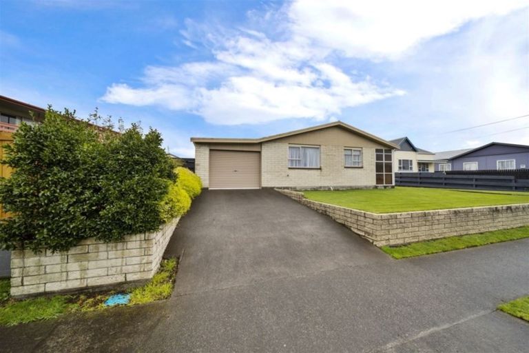 Photo of property in 37 Collins Street, Hawera, 4610