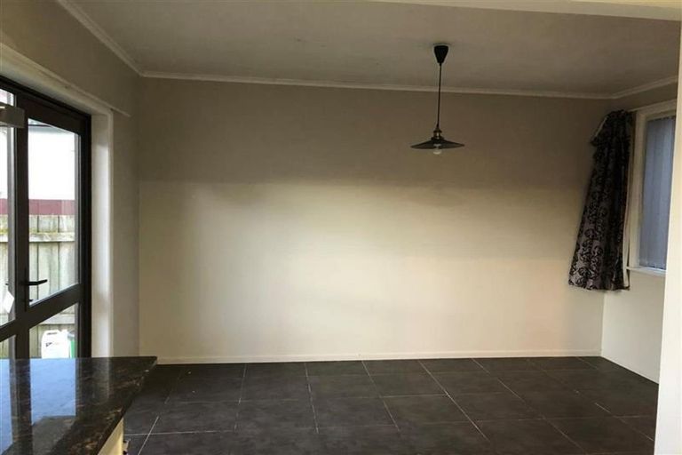 Photo of property in 32 Freyberg Avenue, Papatoetoe, Auckland, 2104