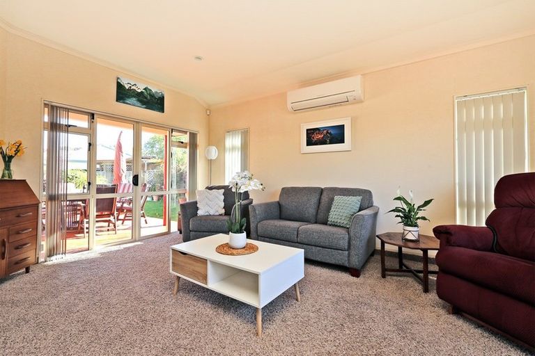 Photo of property in 10 Rutland Place, Taradale, Napier, 4112