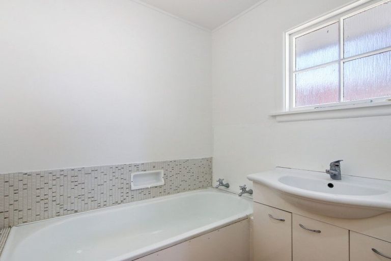 Photo of property in 2/170 Waimairi Road, Ilam, Christchurch, 8041