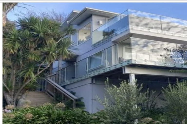 Photo of property in 121 Seaview Road, Piha, New Lynn, 0772