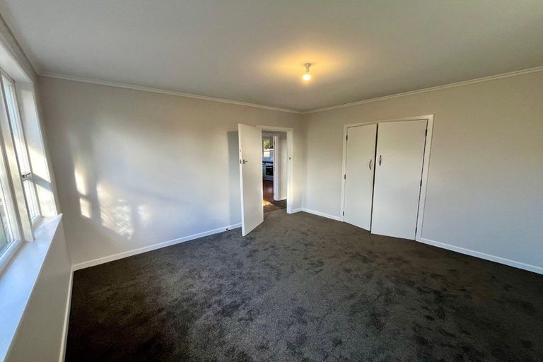 Photo of property in 15 Pine Avenue, Henderson, Auckland, 0612