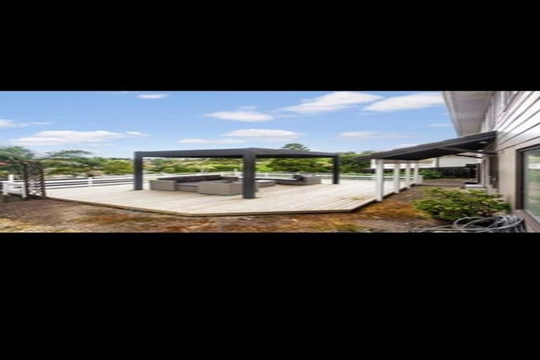 Photo of property in 16 Glenbervie Crescent, Massey, Auckland, 0614