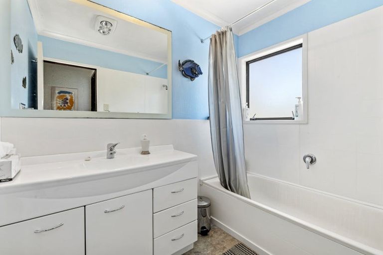 Photo of property in 1277 Whangaparaoa Road, Gulf Harbour, Whangaparaoa, 0930