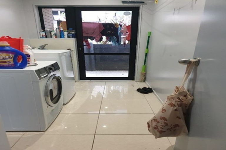 Photo of property in 86 San Marino Drive West, Henderson, Auckland, 0612