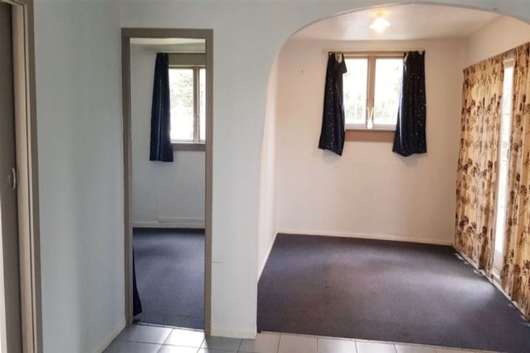 Photo of property in 44 Chamberlain Road, Massey, Auckland, 0614