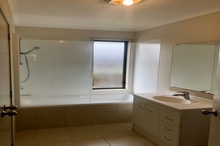 Photo of property in 10 Dorrit Lane, Howick, Auckland, 2014