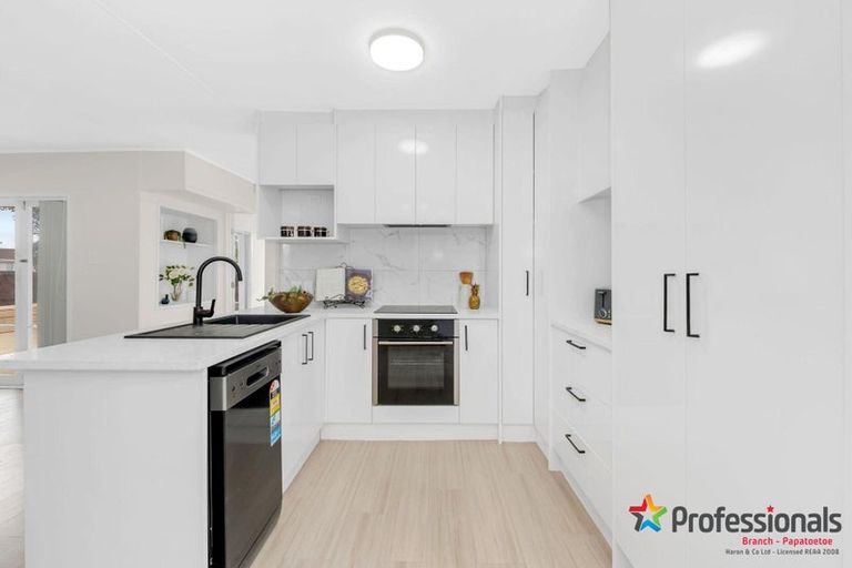 Photo of property in 39 Cottingham Crescent, Mangere East, Auckland, 2024