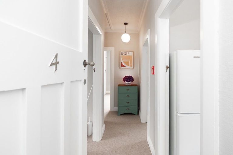 Photo of property in Pukehinau Flats, 4/1 Brooklyn Road, Mount Cook, Wellington, 6011