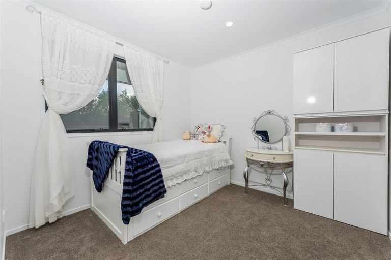 Photo of property in 2 Mayfly Lane, Hobsonville, Auckland, 0616