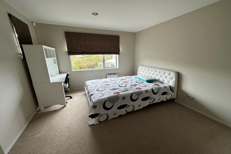 Photo of property in 15 Bintulu Place, Fairview Heights, Auckland, 0632