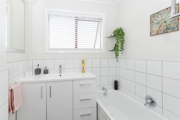 Photo of property in 54 Morrow Avenue, St Andrews, Hamilton, 3200