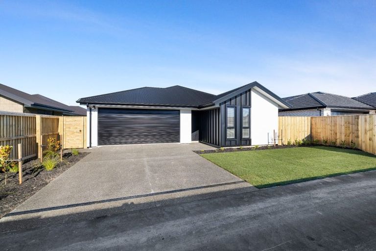 Photo of property in 14 Harry Manship Crescent, Halswell, Christchurch, 8025