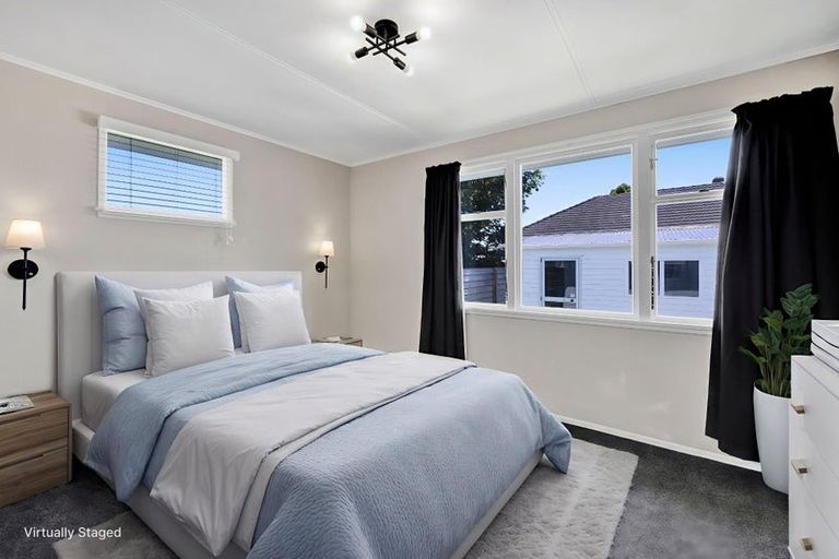 Photo of property in 1a Robbins Crescent, Hawera, 4610