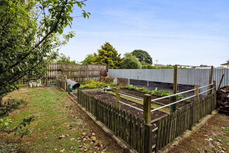 Photo of property in 28 Patu-kukupa Street, Manaia, 4612