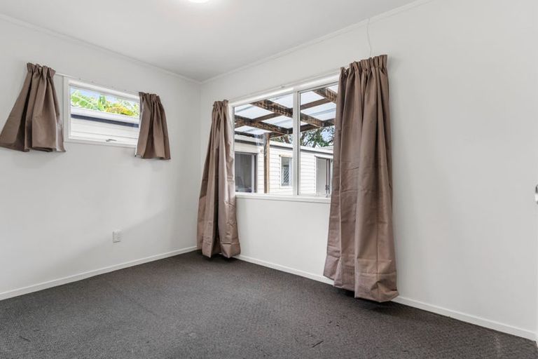 Photo of property in 43 Frobisher Way, Clendon Park, Auckland, 2103