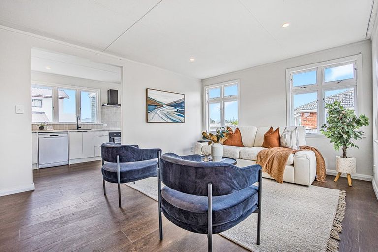 Photo of property in 115 Sunnyside Road, Sunnyvale, Auckland, 0612