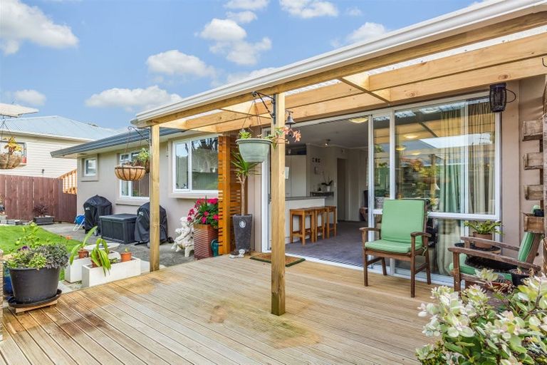 Photo of property in 63 The Drive, Tawa, Wellington, 5028