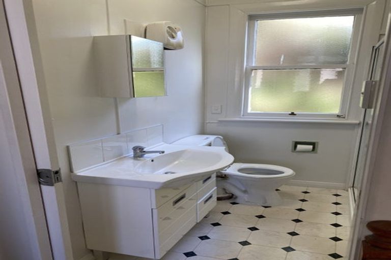 Photo of property in 183 Glenmore Street, Kelburn, Wellington, 6012