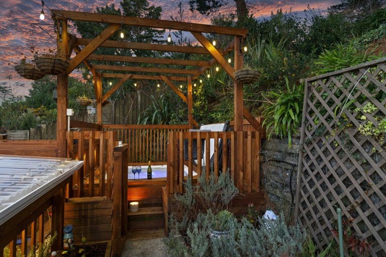 Photo of property in 27 Fenchurch Grove, Stokes Valley, Lower Hutt, 5019