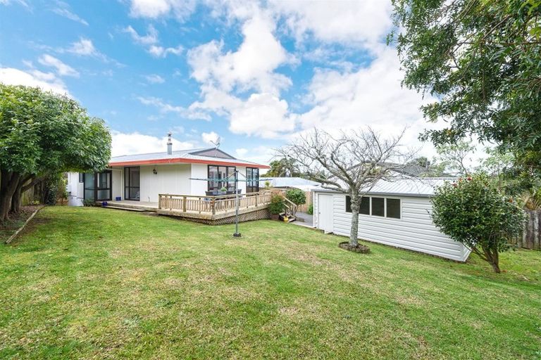 Photo of property in 72 Totaravale Drive, Totara Vale, Auckland, 0629