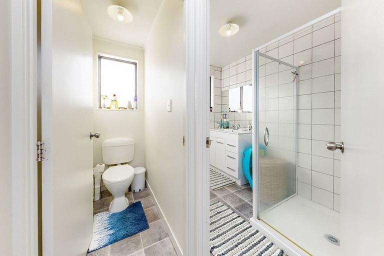 Photo of property in 1/12 Silver Creek Road, Weymouth, Auckland, 2103